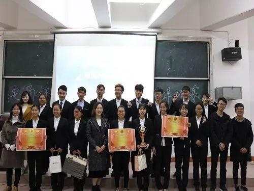被困在殿堂的学生